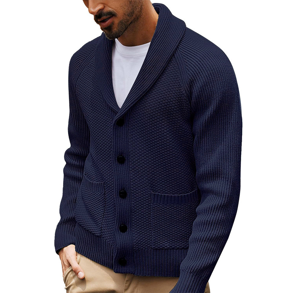 Herrjacka i stickat med strukturerad design och praktisk sjalkrage Mirla-Eva Jonsson