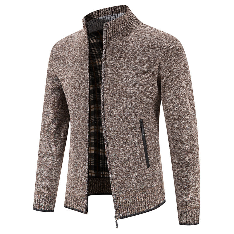 Herrjacka med hög krage och praktiska dragkedjefickor Mirla-Eva Jonsson