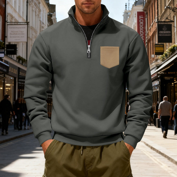 Herrmode Sweatshirt med halv dragkedja och påsydda ficka Eva Jonsson-Eva Jonsson