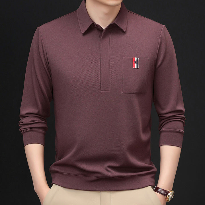 Herrmodern långärmad polotröja med strukturerad design och praktisk bröstficka Eva Jonsson-Eva Jonsson