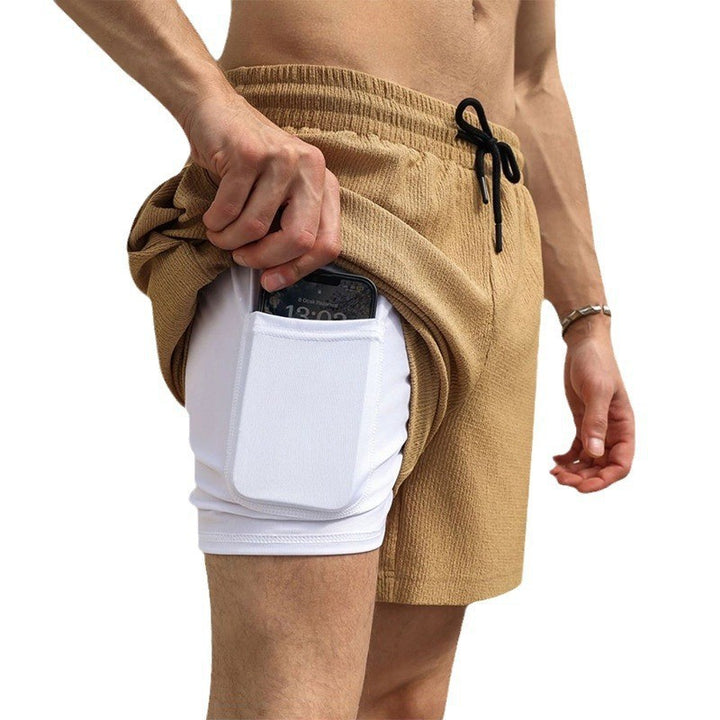 Herrshorts i slitstarkt snabbtorft material med rymliga sidofickor Mirla-Eva Jonsson