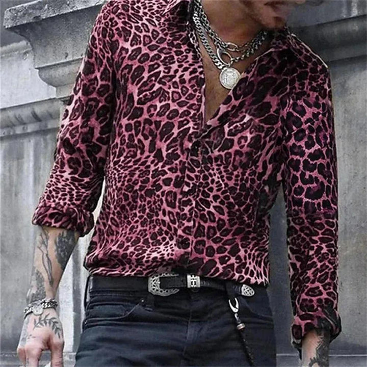 Herrskjorta med extravagant leopardmönster Mirla-Eva Jonsson