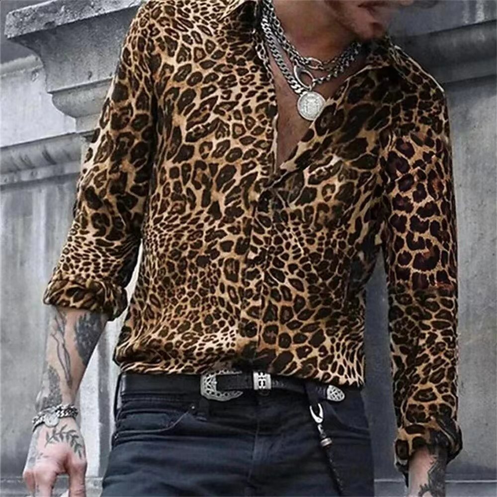 Herrskjorta med extravagant leopardmönster Mirla-Eva Jonsson