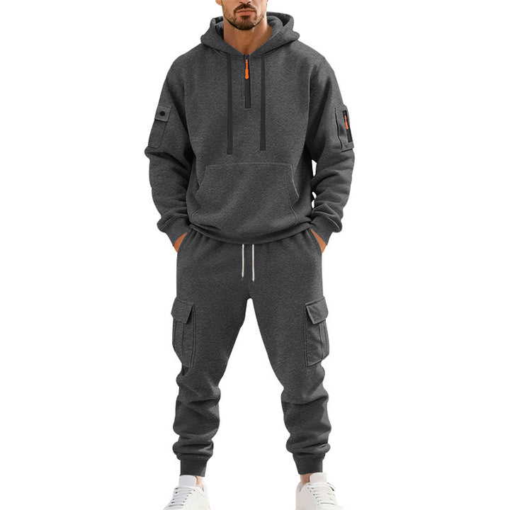 Herrstilig hoodie- och cargo-joggingdräkt med funktionella fickor Mirla-Eva Jonsson