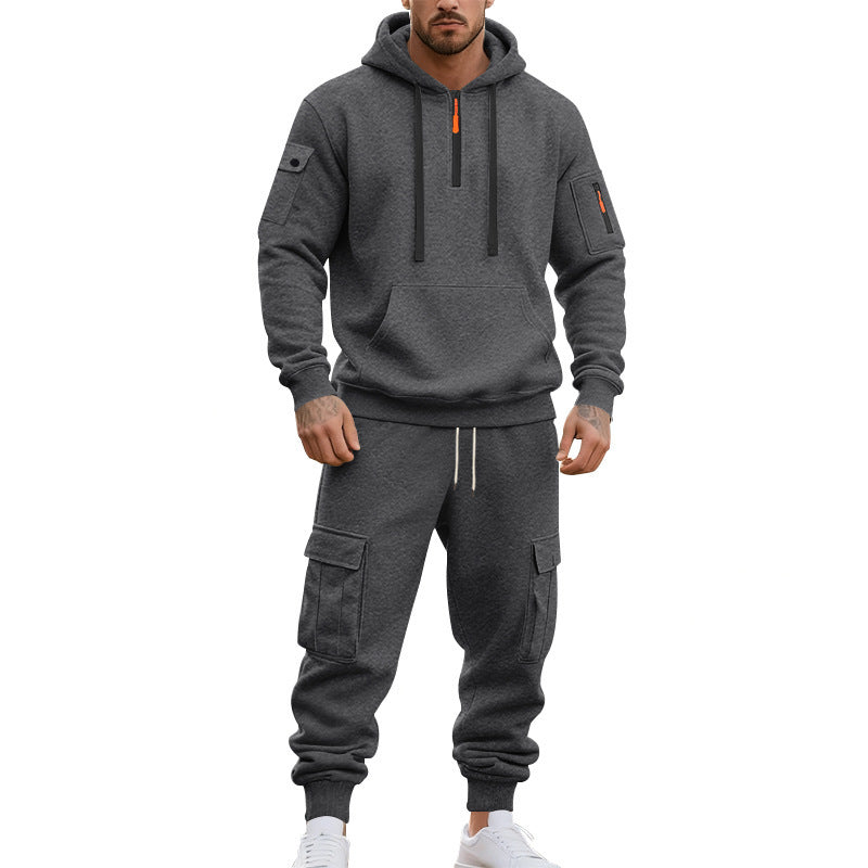 Herrstilig hoodie- och cargo-joggingdräkt med funktionella fickor Mirla-Eva Jonsson