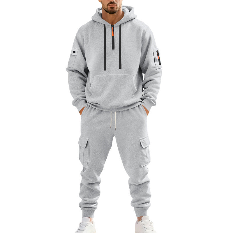 Herrstilig hoodie- och cargo-joggingdräkt med funktionella fickor Mirla-Eva Jonsson