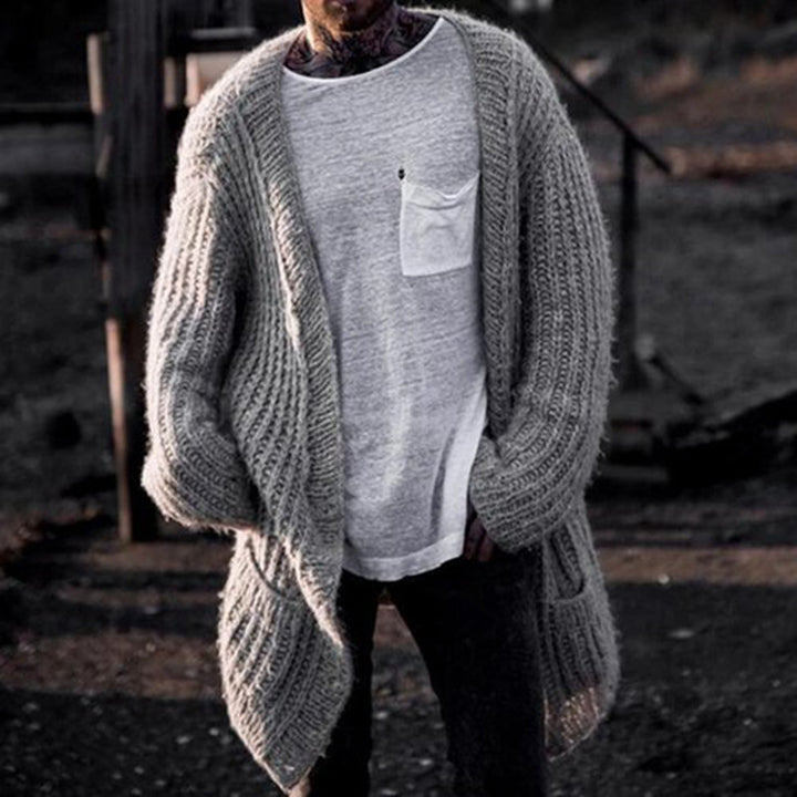 Herrstor stort virkade cardigan med djup utskärning och strukturerad design Mirla-Eva Jonsson