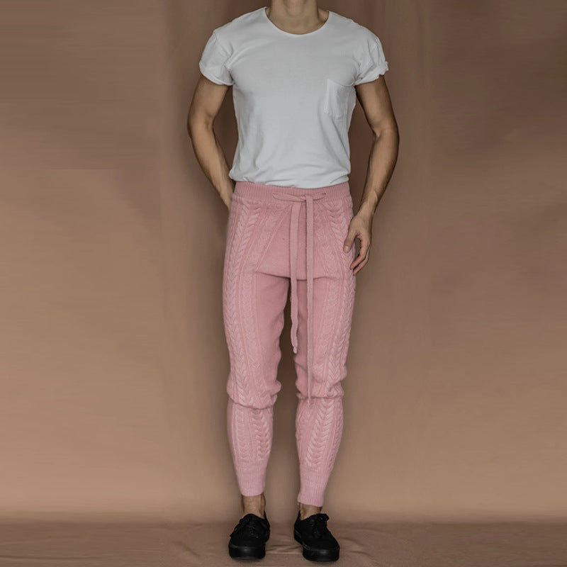 Herrsträ trousers med diskret flätmönster och praktiskt knytbälte Mirla-Eva Jonsson