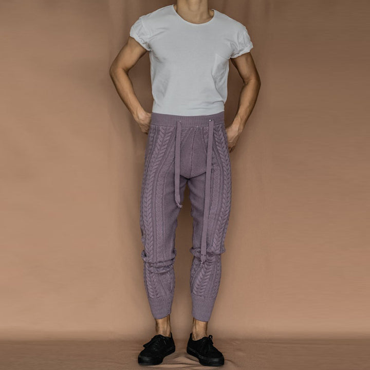 Herrsträ trousers med diskret flätmönster och praktiskt knytbälte Mirla-Eva Jonsson