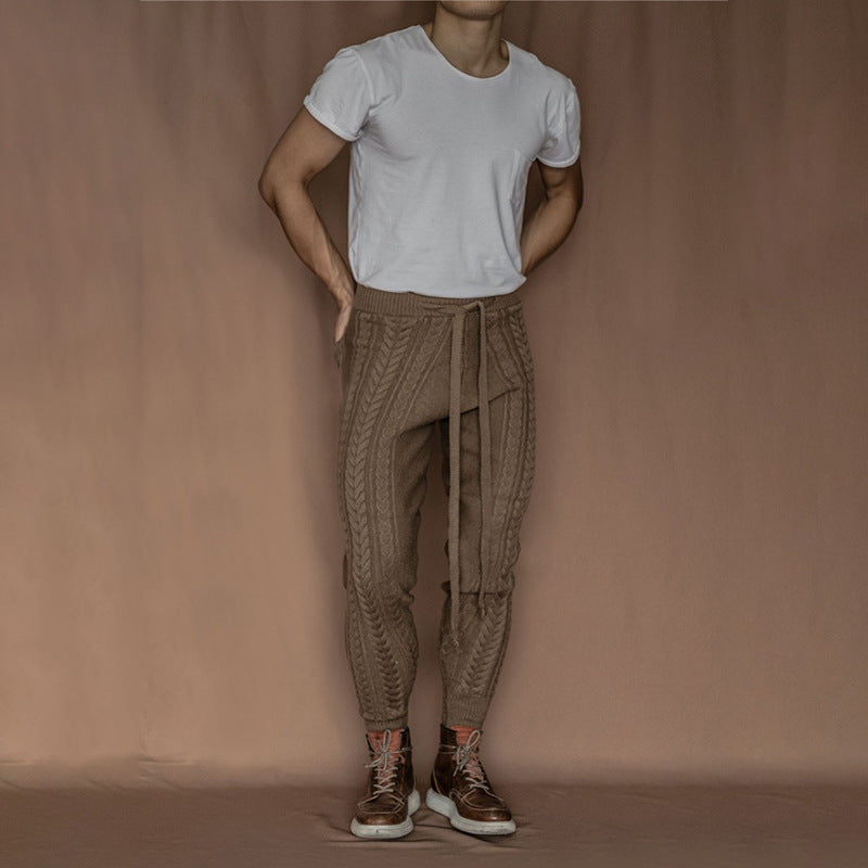 Herrsträ trousers med diskret flätmönster och praktiskt knytbälte Mirla-Eva Jonsson