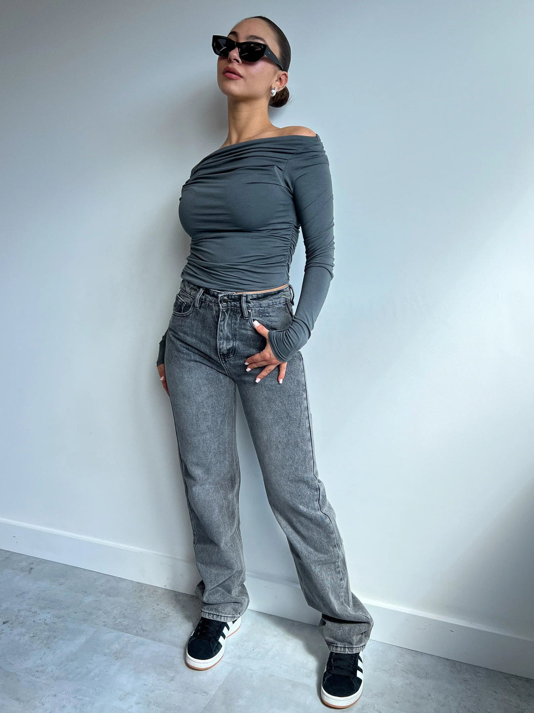 Jeans med hög midja | Slitna | Grå | Jeans med Raka Ben | Damjeans-Eva Jonsson