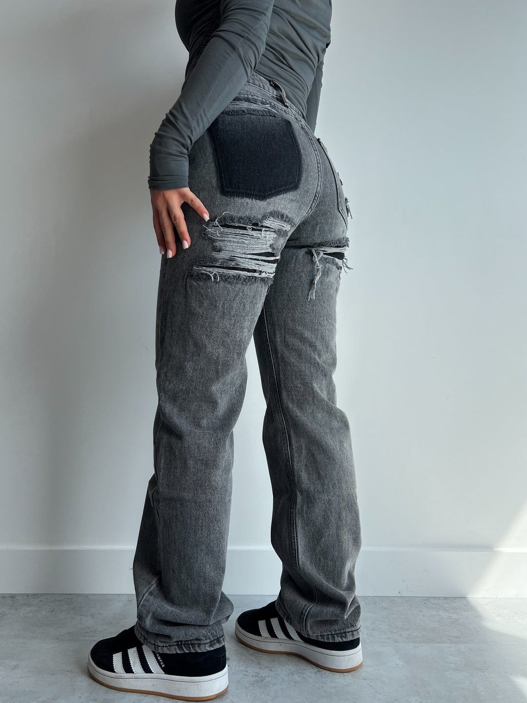 Jeans med hög midja | Slitna | Grå | Jeans med Raka Ben | Damjeans-Eva Jonsson