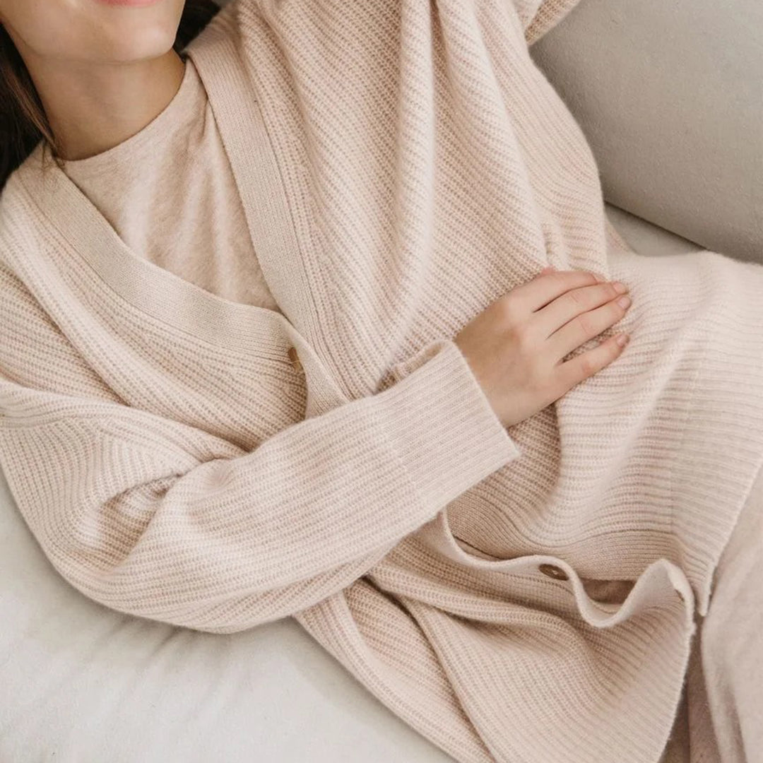 Kashmircardigan – Oversized stickad cardigan med V-ringning för dam-Eva Jonsson