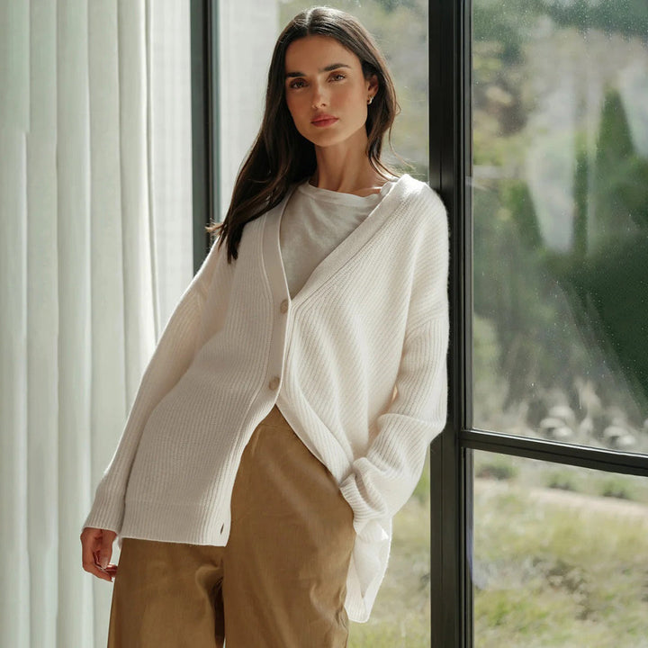 Kashmircardigan – Oversized stickad cardigan med V-ringning för dam-Eva Jonsson