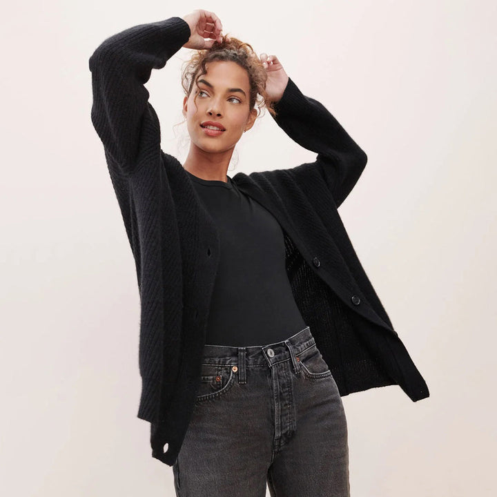 Kashmircardigan – Oversized stickad cardigan med V-ringning för dam-Eva Jonsson