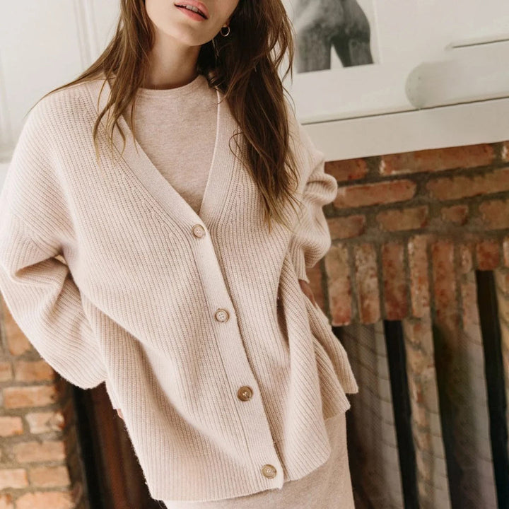 Kashmircardigan – Oversized stickad cardigan med V-ringning för dam-Eva Jonsson