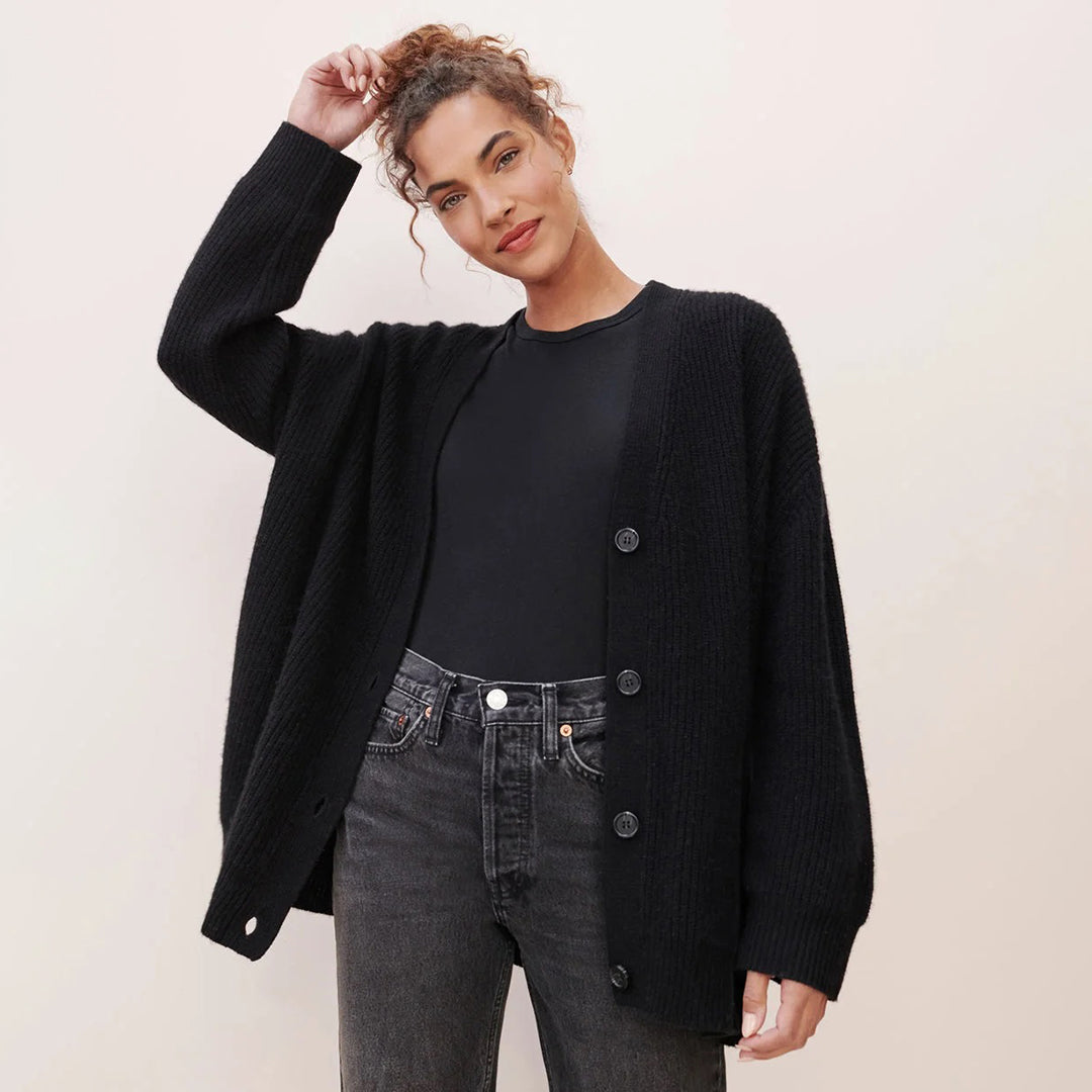 Kashmircardigan – Oversized stickad cardigan med V-ringning för dam-Eva Jonsson