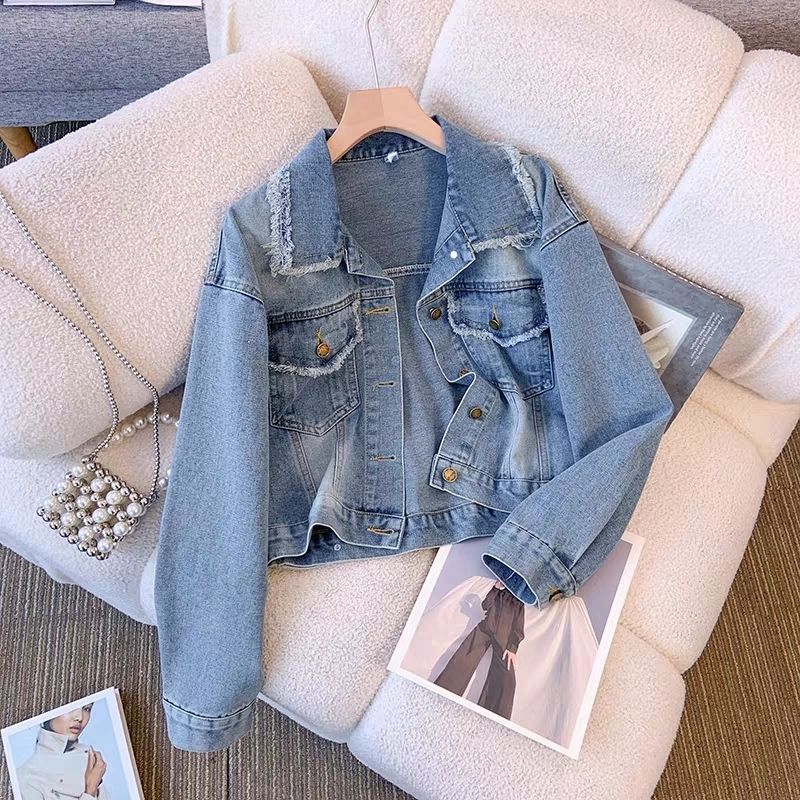 Korta denimjacka för damer med fransar och knapppdetaljer Mirla-Eva Jonsson