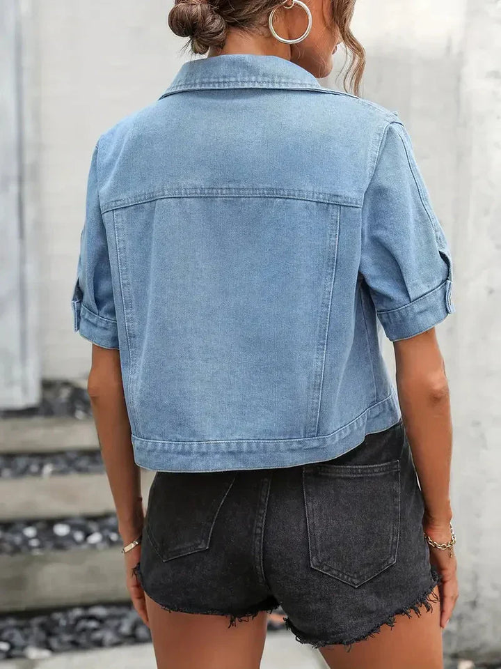 Kortärmad jeansjacka | knappslå | bröstfickor | kortärmad jeansjacka | jeansjacka för kvinnor-Eva Jonsson