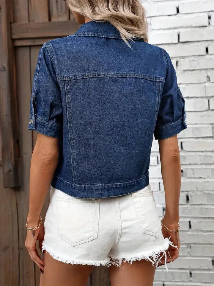Kortärmad jeansjacka | knappslå | bröstfickor | kortärmad jeansjacka | jeansjacka för kvinnor-Eva Jonsson