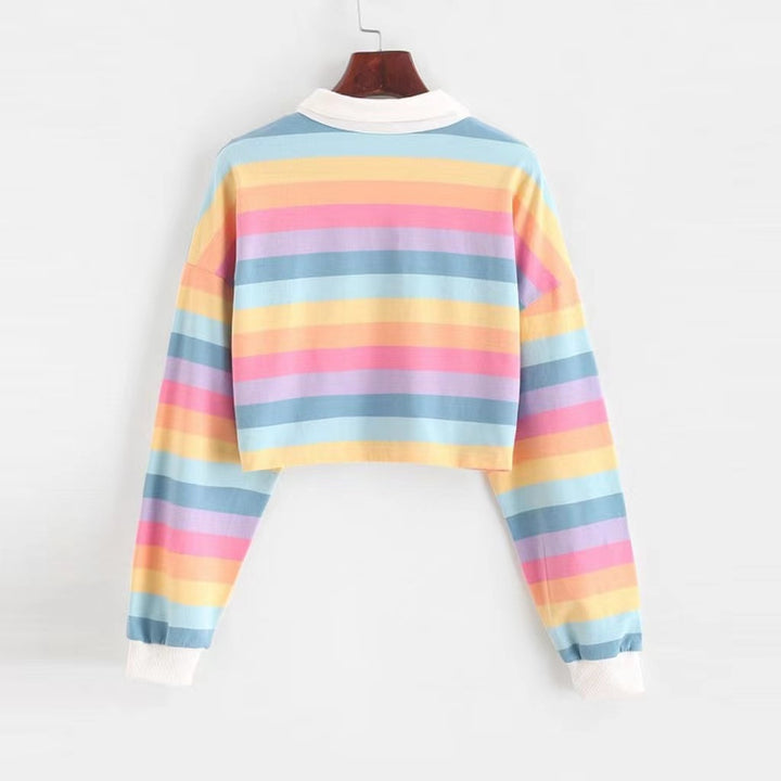 Kvinna Cropped Polo-tröja med färgglada ränder och lös passform Mirla-Eva Jonsson