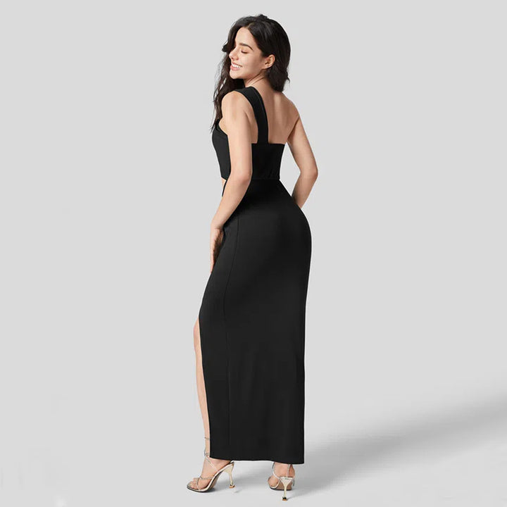 Kvinna Elegant Wrap Klänning med Asymmetriska Utklippsdetaljer och Figur-Kramande Silhuett Mirla-Eva Jonsson