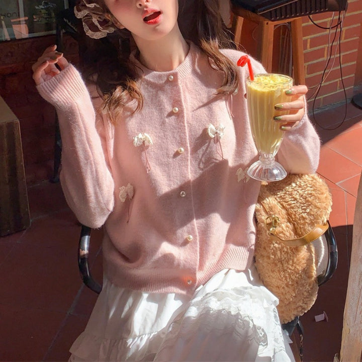 Kvinna Kawaii Kofta med Dekorativa Bågar och Pärlor Mirla-Eva Jonsson