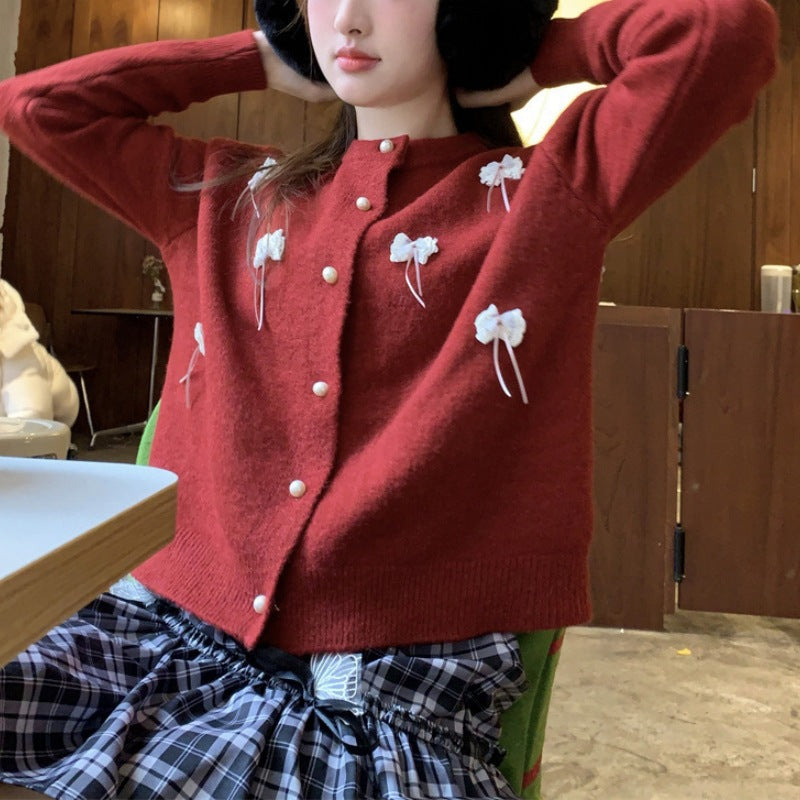 Kvinna Kawaii Kofta med Dekorativa Bågar och Pärlor Mirla-Eva Jonsson