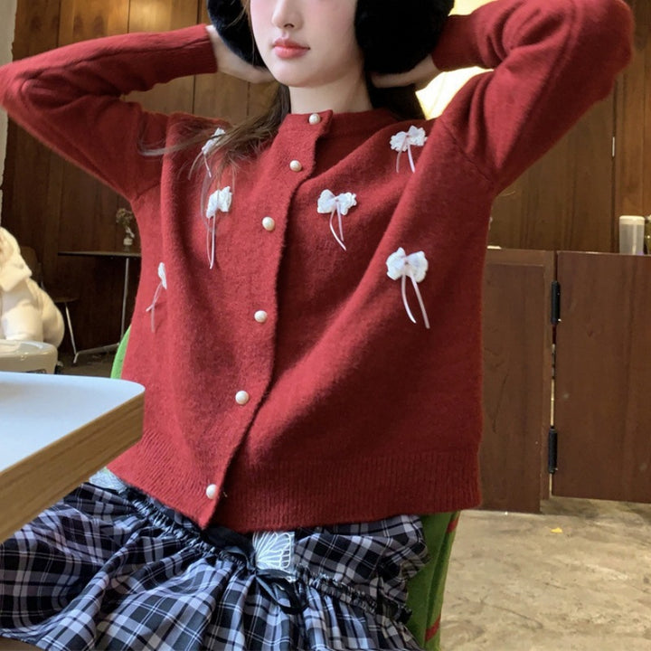 Kvinna Kawaii Kofta med Dekorativa Bågar och Pärlor Mirla-Eva Jonsson