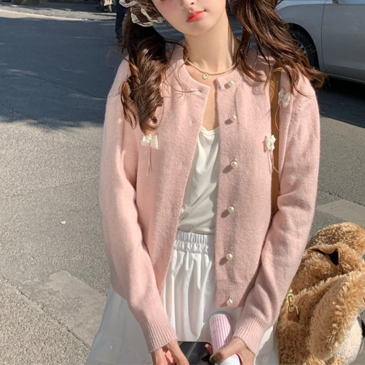 Kvinna Kawaii Kofta med Dekorativa Bågar och Pärlor Mirla-Eva Jonsson