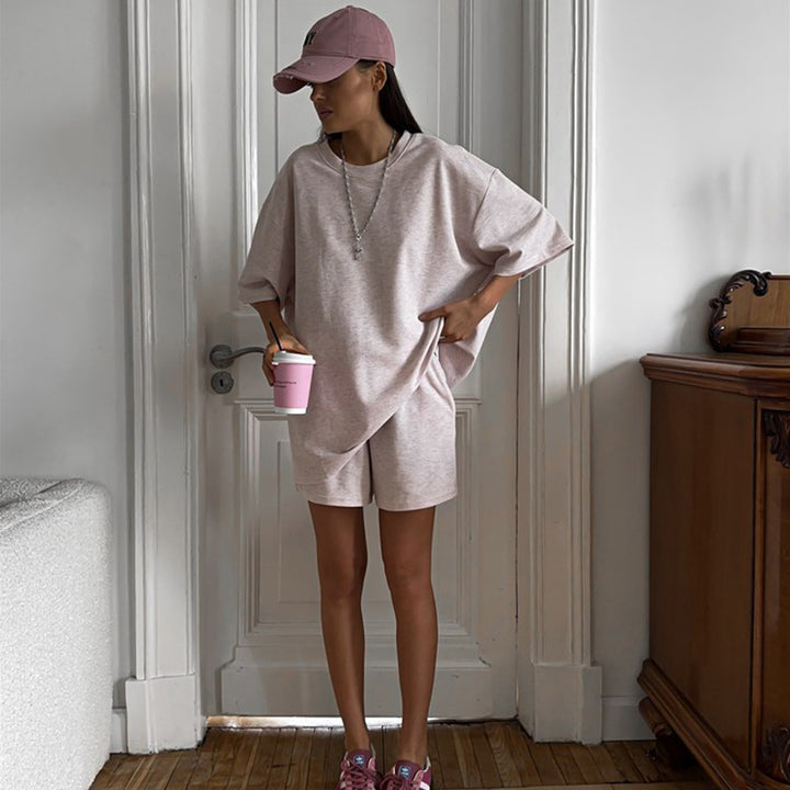 Kvinna Lätt Tvådelad Set bestående av oversized T-Shirt och Shorts Mirla-Eva Jonsson