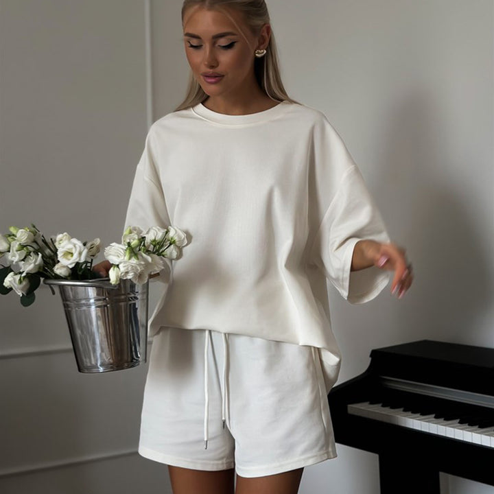 Kvinna Lätt Tvådelad Set bestående av oversized T-Shirt och Shorts Mirla-Eva Jonsson