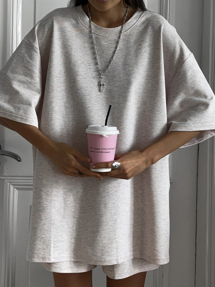 Kvinna Lätt Tvådelad Set bestående av oversized T-Shirt och Shorts Mirla-Eva Jonsson