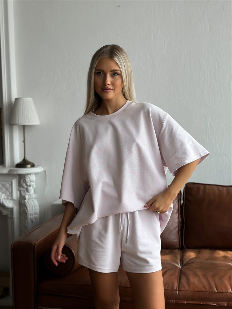 Kvinna Lätt Tvådelad Set bestående av oversized T-Shirt och Shorts Mirla-Eva Jonsson