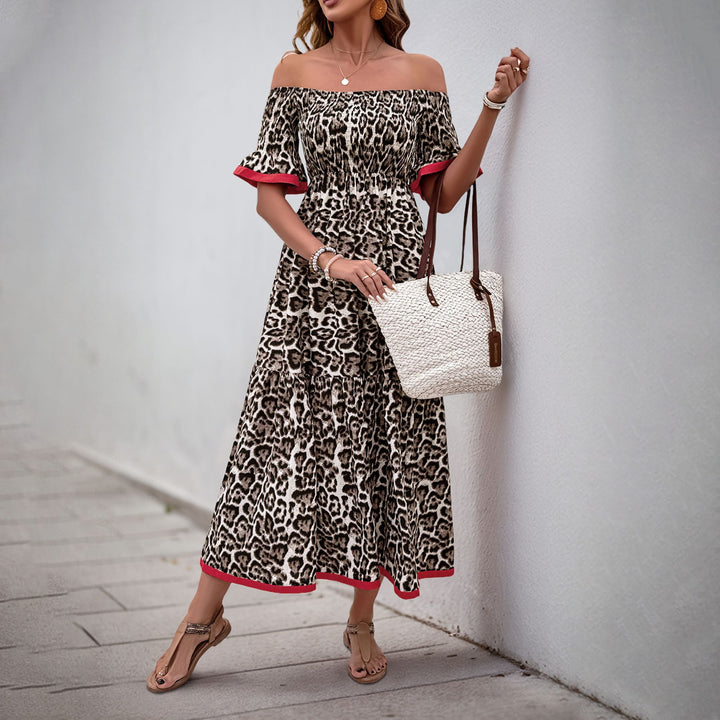 Kvinna Off-Shoulder Maxi Klänning med Volangdetaljer och Djurmönster Mirla-Eva Jonsson