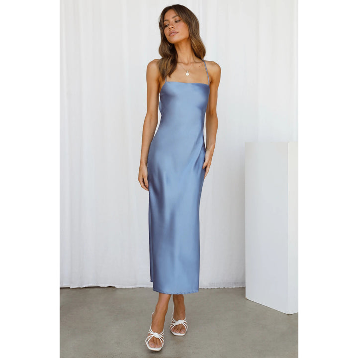 Kvinna Satin Maxi Klänning med Spaghetti Remmar och Elegant Snitt Mirla-Eva Jonsson