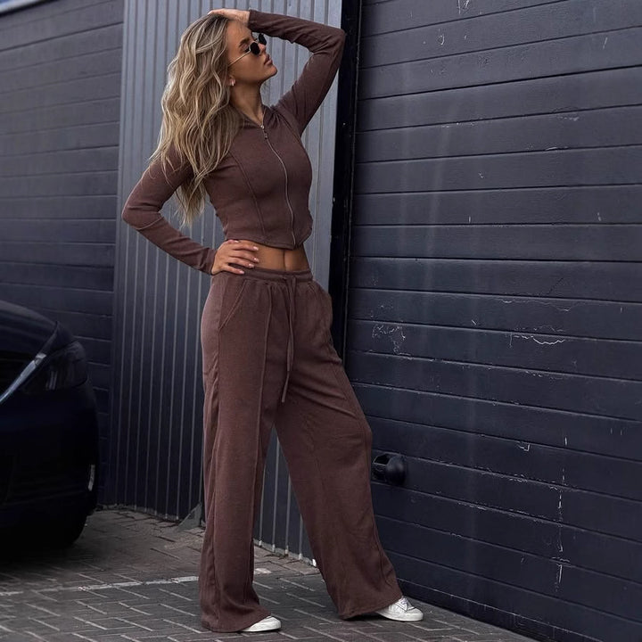 Kvinna Sportig Hoodie Set Tillverkad av Sammet Material Mirla-Eva Jonsson
