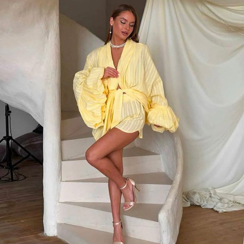 Kvinna elegant kimono med voluminösa ärmar Mirla-Eva Jonsson