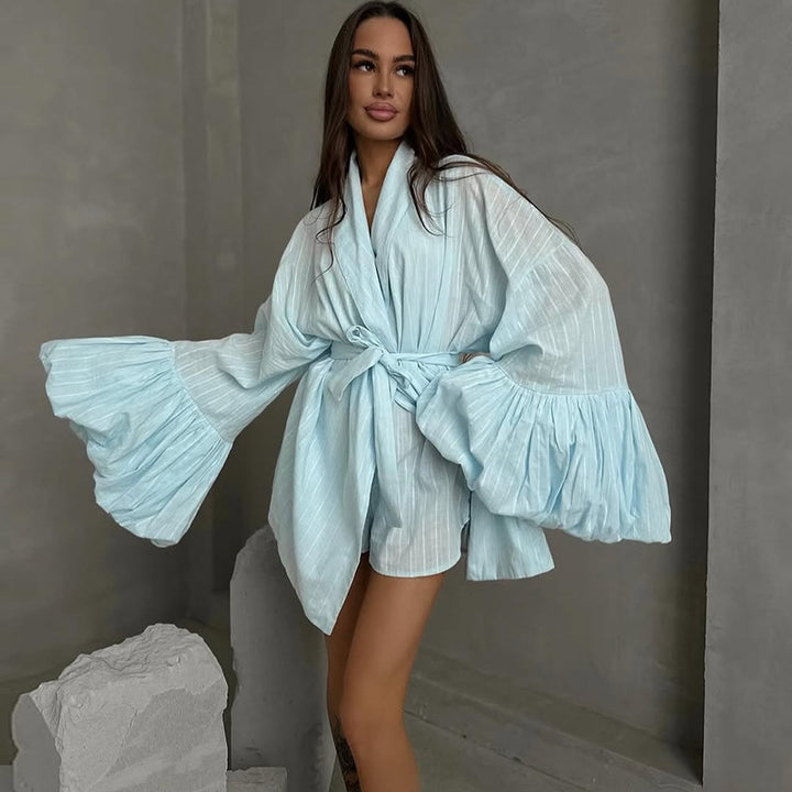 Kvinna elegant kimono med voluminösa ärmar Mirla-Eva Jonsson