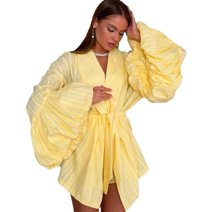 Kvinna elegant kimono med voluminösa ärmar Mirla-Eva Jonsson