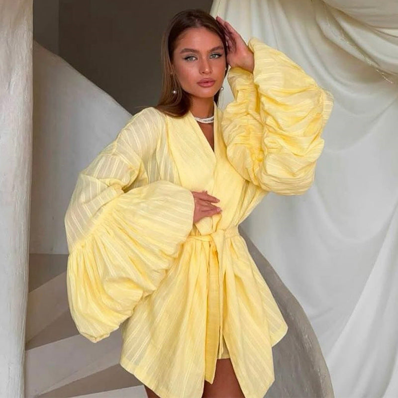 Kvinna elegant kimono med voluminösa ärmar Mirla-Eva Jonsson