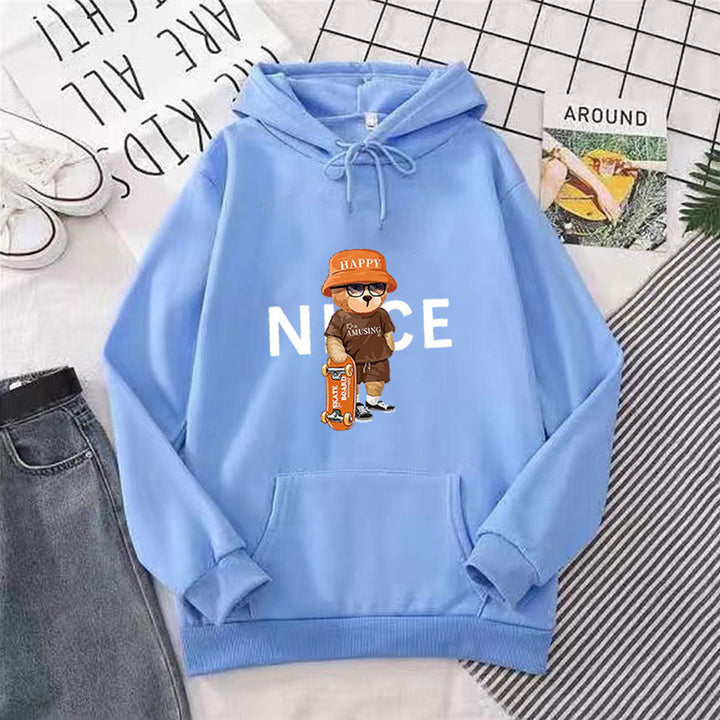 Kvinna hoodie med livlig tecknad design Mirla-Eva Jonsson