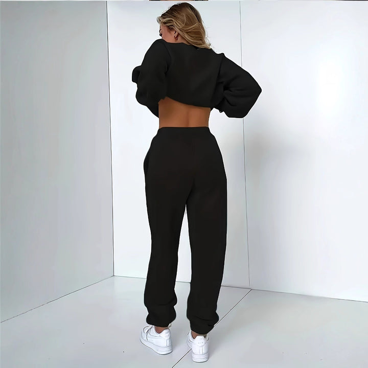 Kvinna hoodie och jogger-set med urban Brooklyn-design Mirla-Eva Jonsson