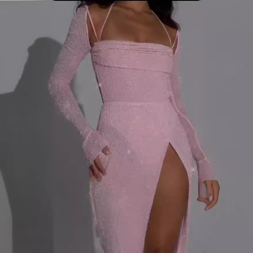 Kvinna kvällsklänning med glittrande material och elegant slits-Eva Jonsson