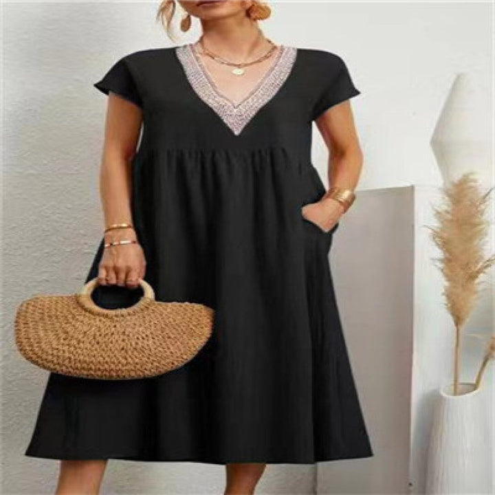 Kvinna maxi dress med elegant V-hals och sidofickor Mirla-Eva Jonsson