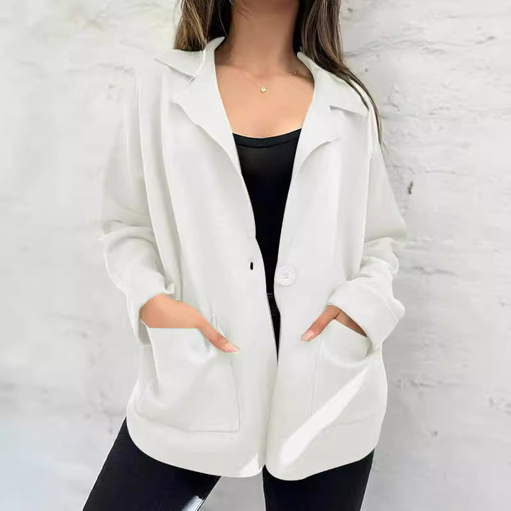 Kvinna oversized blazer jacka med praktiska fickor och avslappnad passform Mirla-Eva Jonsson