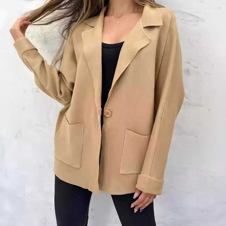 Kvinna oversized blazer jacka med praktiska fickor och avslappnad passform Mirla-Eva Jonsson