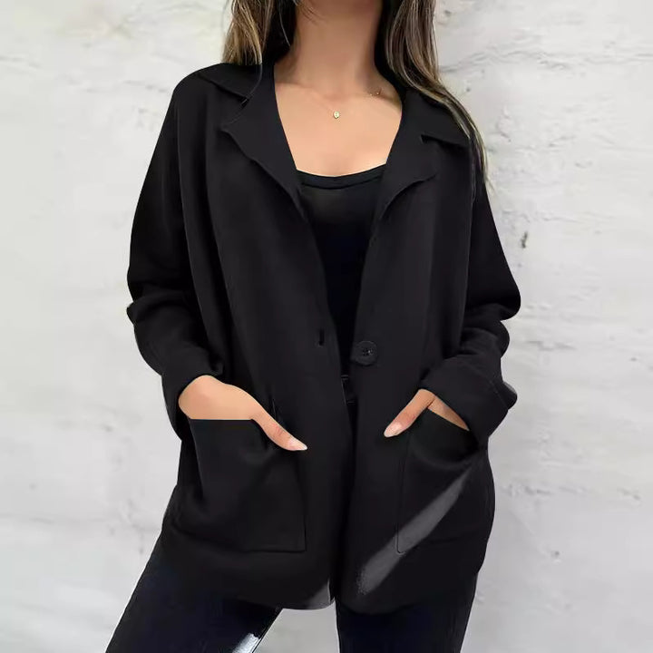Kvinna oversized blazer jacka med praktiska fickor och avslappnad passform Mirla-Eva Jonsson