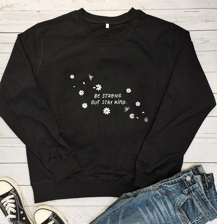Kvinna sweatshirt med inspirerande budskap och blommig design Mirla-Eva Jonsson
