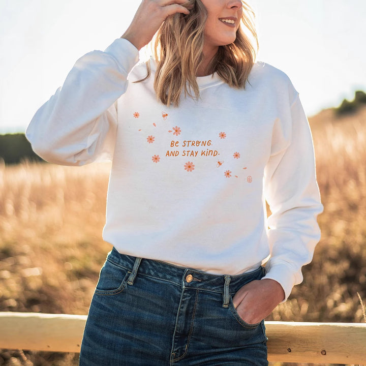 Kvinna sweatshirt med inspirerande budskap och blommig design Mirla-Eva Jonsson